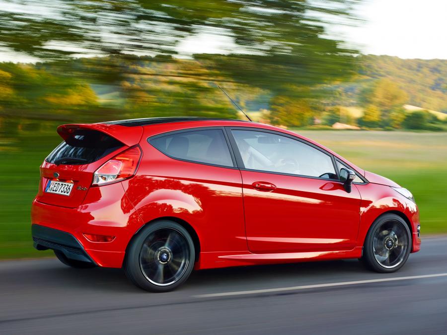  Ford Fiesta Zetec S Red 2014 года  (UK) (фото 23 из 26)